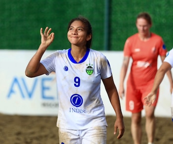 Paola Calderón anotó los cuatro goles en la victoria 4-2 de Barra de Santiago frente a Union Vrede BS. (Foto cortesía INDES)