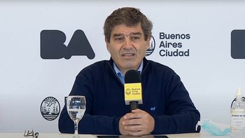 Fernán Quiros habla durante un