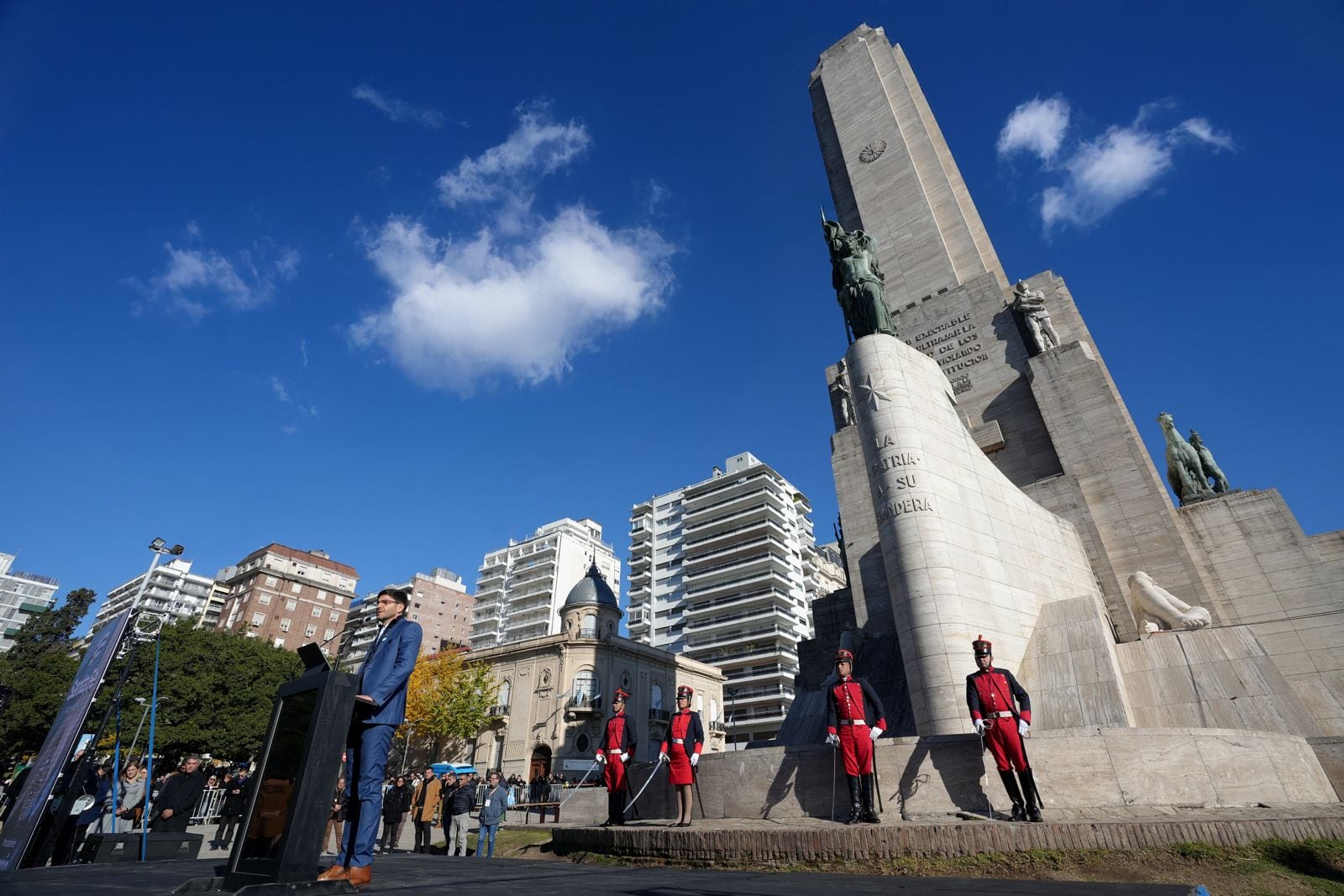 La intervención en el Monumento Nacional a la Bandera partió de un diagnóstico integral con inventarios, informes técnicos, registros fotográficos y relevamientos en muros y estructuras