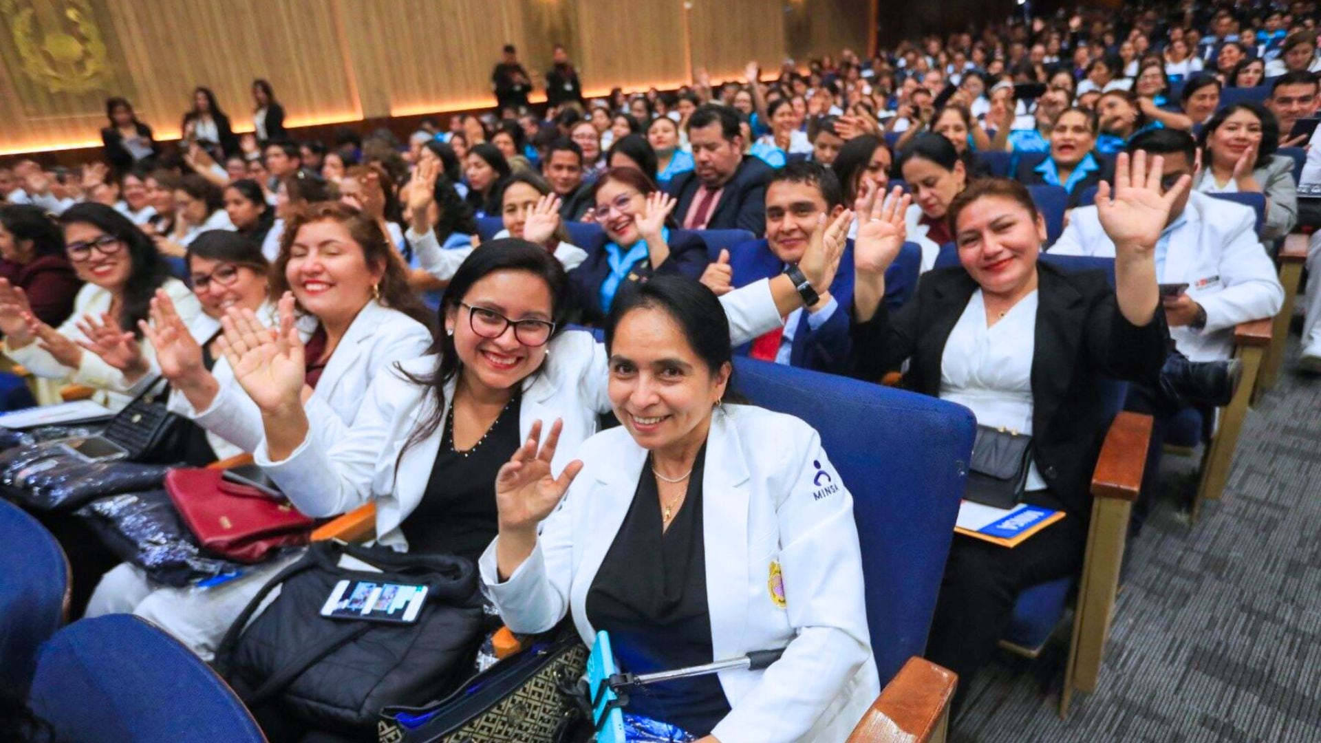 Miles de trabajadores de Salud serían beneficiados con la medida: mayores montos de pensiones para su vejez. - Crédito Andina