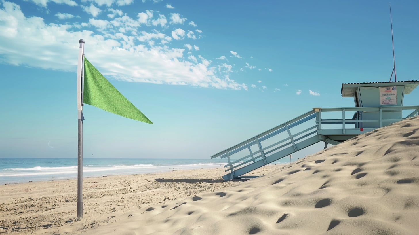 La bandera verde en Playa Miramar informa a los visitantes que las condiciones del mar son seguras para nadar. - (Imagen Ilustrativa Infobae)