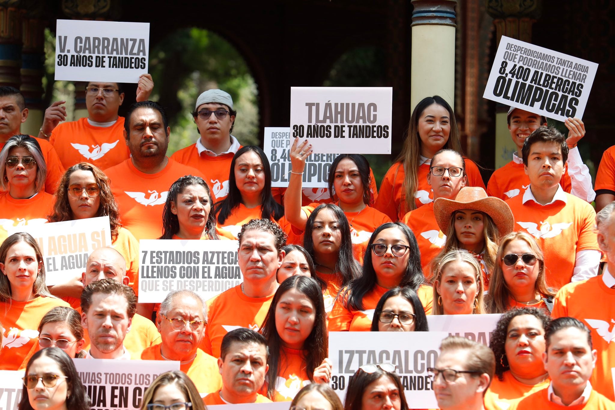 Movimiento Ciudadano CDMX presentó una denuncia formal contra Clara Brugada por el anuncio de 3 mil 360 millones para infraestructura hídrica y la continuidad de inundaciones. Crédito: X/@MovCiudadanoCMX