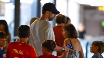 Gerard Piqué se divierte en PortAventura con sus hijos, Milan y Sasha: así fue el esperado reencuentro de la familia en España marcado por la ausencia de Clara Chia