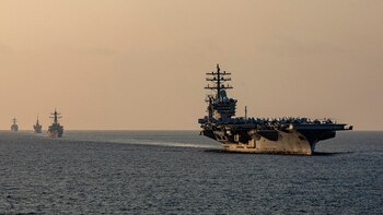 Tras desplegar buques de guerra,