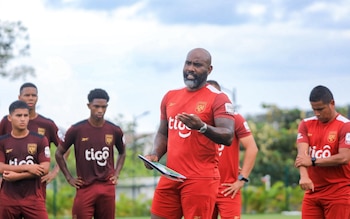Tras retirarse como jugador, Baloy asumió el reto de formar nuevas generaciones como entrenador de la Selección Sub-17 de Panamá. (X/fepafut)