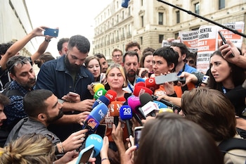 02/10/2026 La portavoz del Sindicato de Inquilinas de Madrid, Valeria Racu, durante una protesta por la vivienda, frente al Congreso de los Diputados, a 2 de octubre de 2026, en Madrid (España). El Sindicato de Inquilinas e Inquilinos de Madrid ha convocado una protesta frente al Congreso de los Diputados para exigir que se vote a favor de los dos decretos de vivienda planteados por el Gobierno esta semana.
POLITICA
Gustavo Valiente - Europa Press