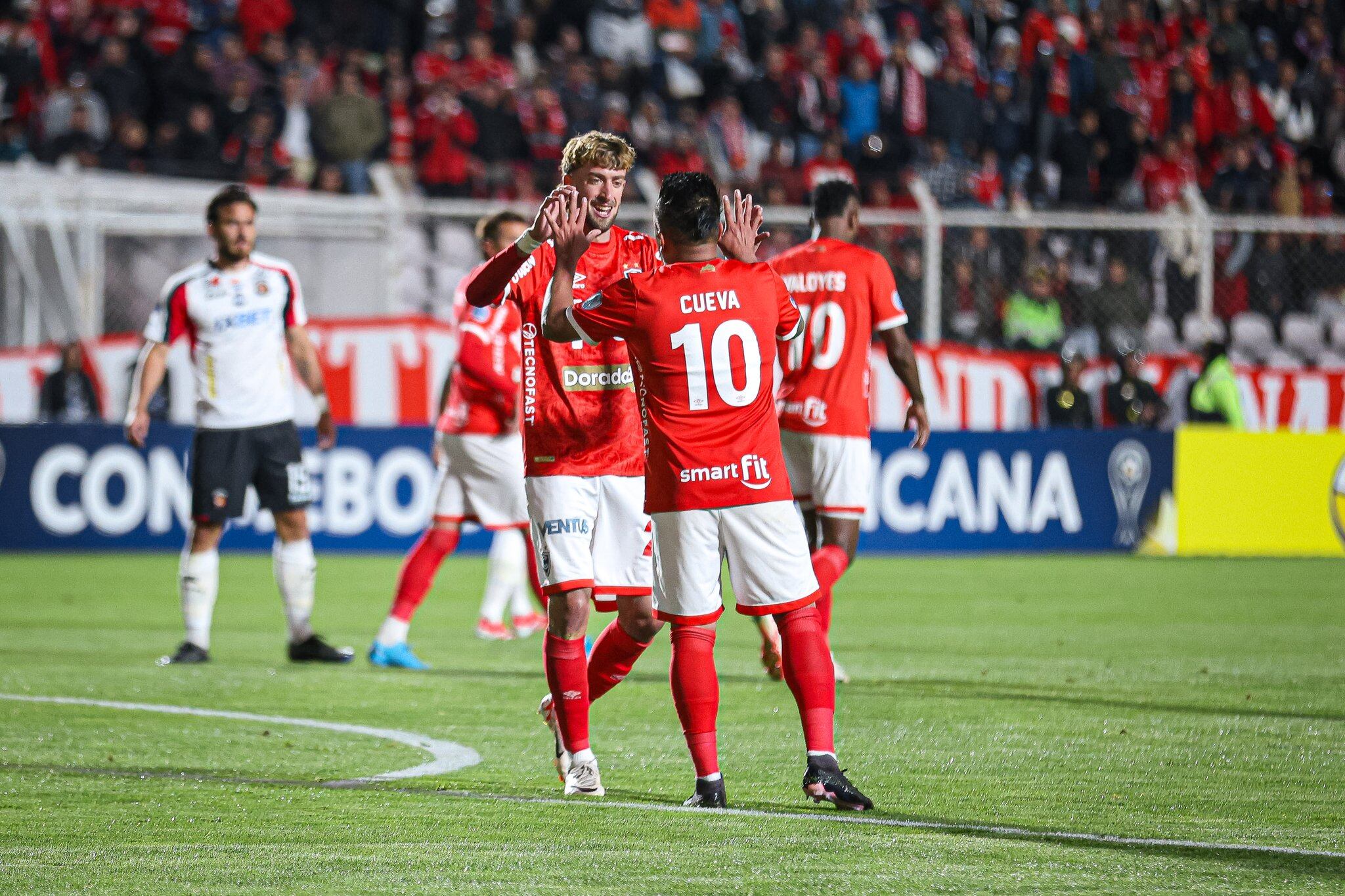 Christian Cueva ha demostrado una gran compenetración con sus compañeros en Cienciano. - créditos: Cienciano