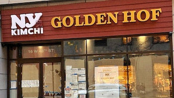 La fachada del local de