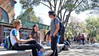 Más de la mitad de los estudiantes de universidades públicas de Costa Rica depende de becas para financiar su carrera