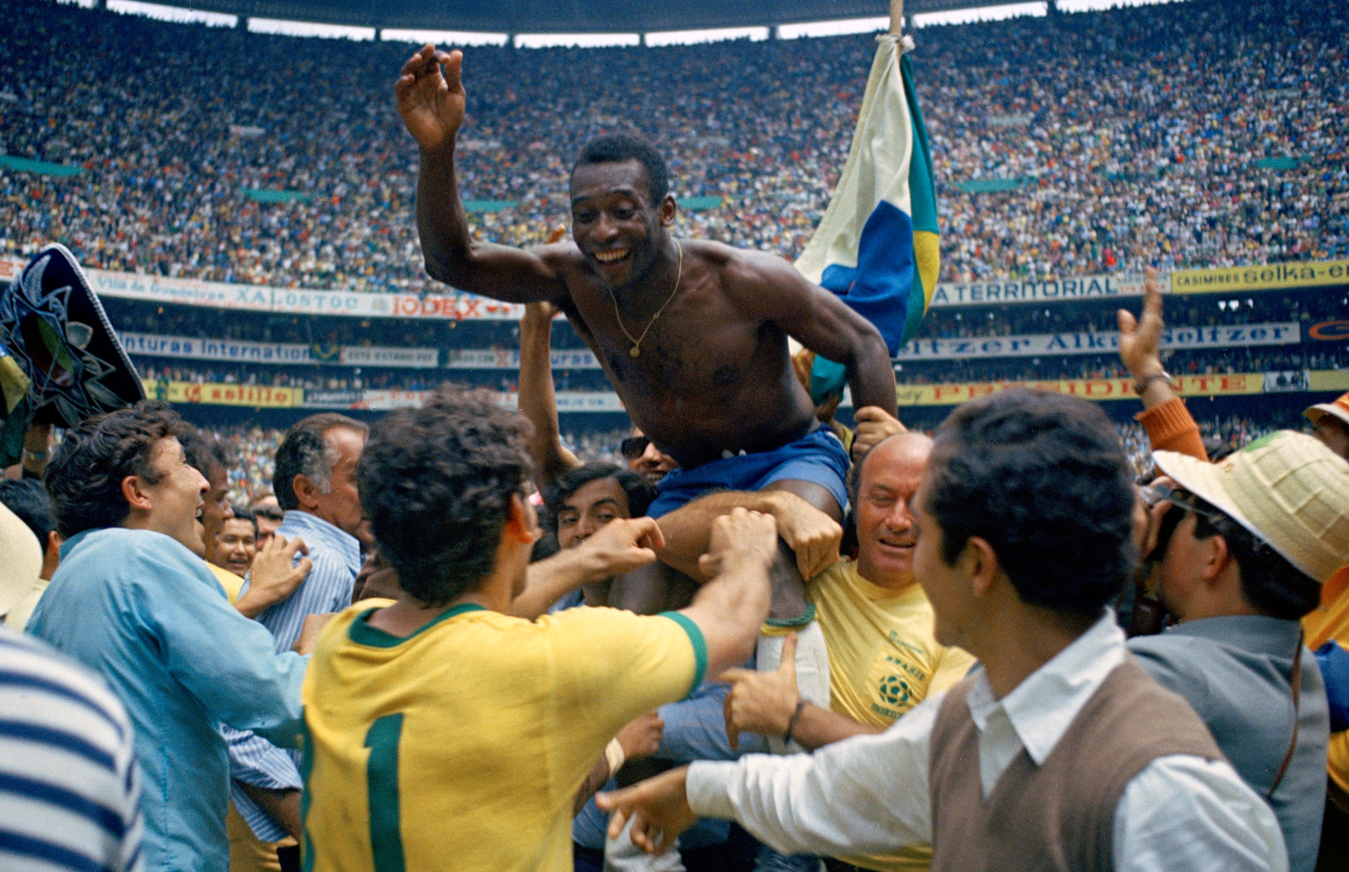 Pelé alcanzó sus seis asistencias en México 1970 con dos partidos menos que Olise (AP Foto, archivo)