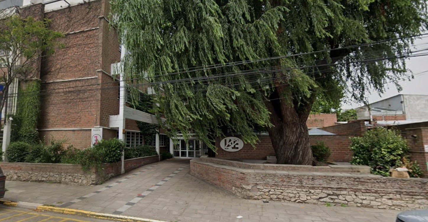 El cuerpo docente advirtió que en el colegio privado se registran burlas, mensajes de odio, cantos insultantes y mensajes intimidatorios contra docentes y directivos