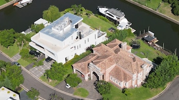 La justicia allanó la propiedad