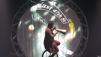 El FIT de Cádiz reúne circo contemporáneo y poesía escénica con 'Lullaby' y 'Poeta (perdido) en Nueva York'