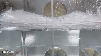 El hielo esponjoso se forma cuando el agua entra en erupción y se congela bajo condiciones de vacío y bajas temperaturas (Patočka et al ., Earth and Planetary Science Letters 2026)