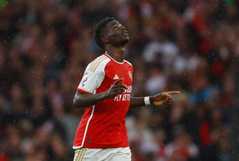 Bukayo Saka expuso su talento