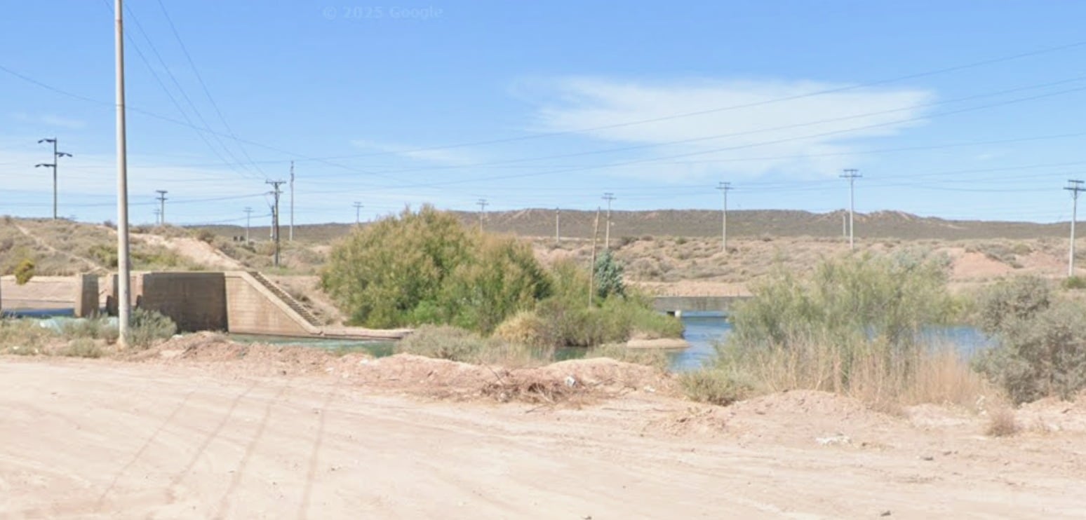 La autopsia judicial espera esclarecer las causas de la muerte, calificada como 'dudosa', en el canal de riego de Río Negro