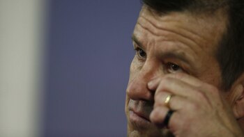 El exseleccionador brasileño Dunga queda