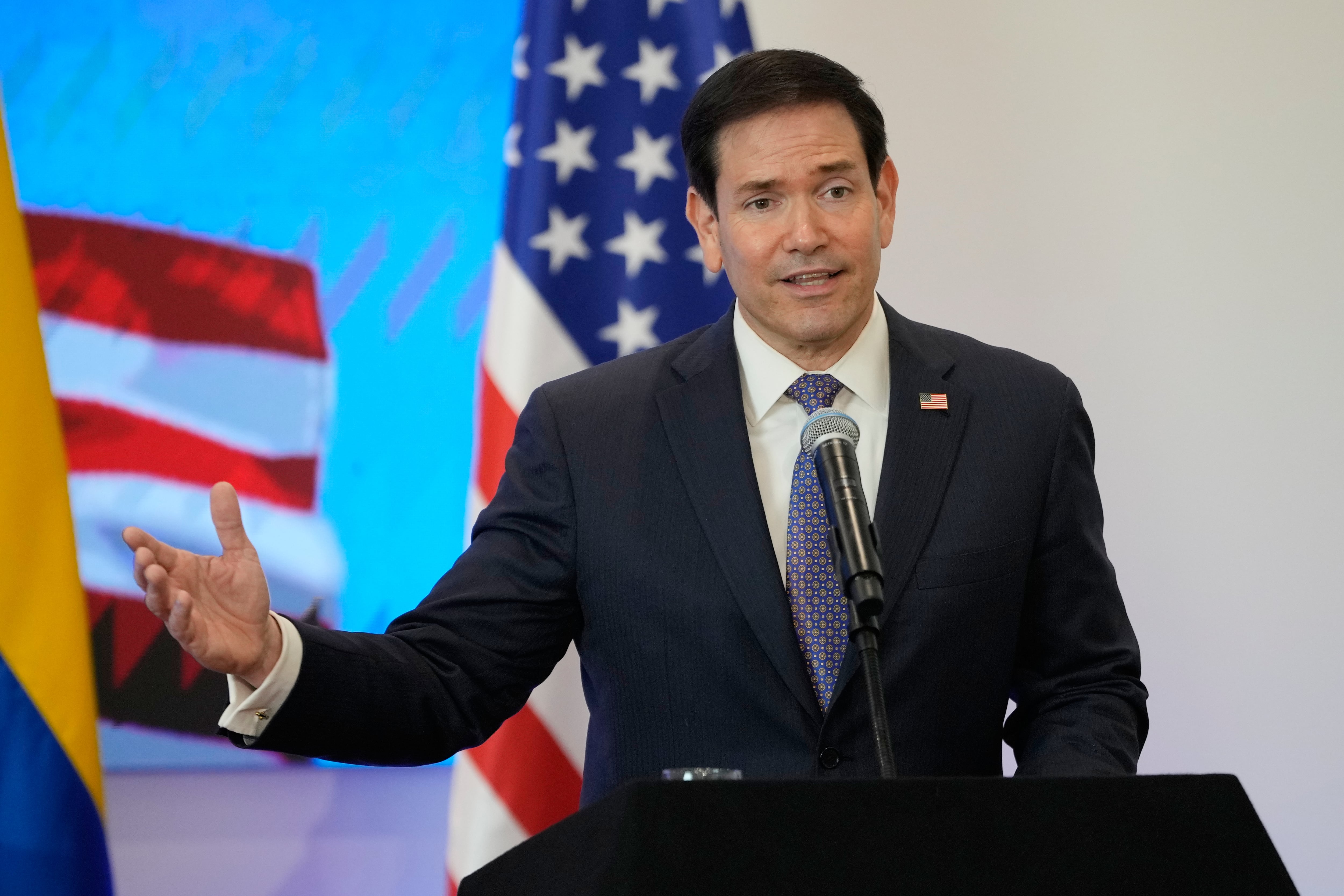 El secretario de Estado de Estados Unidos, Marco Rubio, habla en una ceremonia de firma de acuerdos bilaterales en Barranquilla, Colombia, el martes 8 de septiembre de 2026. (AP Foto/Fernando Vergara, Pool)