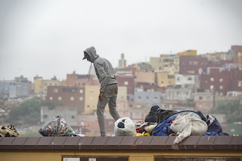 Un joven migrante en Ceuta. (Europa Press)
