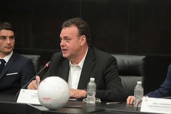 El conversatorio “Fuera de lugar: ¿por qué es injusto cancelar el ascenso y descenso en el futbol?” reunió a figuras como David Faitelson, Alejandro Vela, Alfonso Sosa, Roberto Galán y Alberto Castellanos