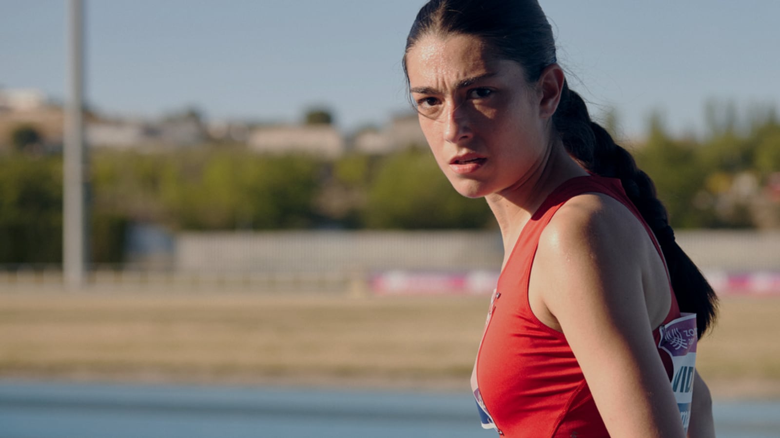 Alba Sáez se encuentra al límite de sus posibilidades mentales en la película 'Corredora', ópera prima de Laura García Alonso