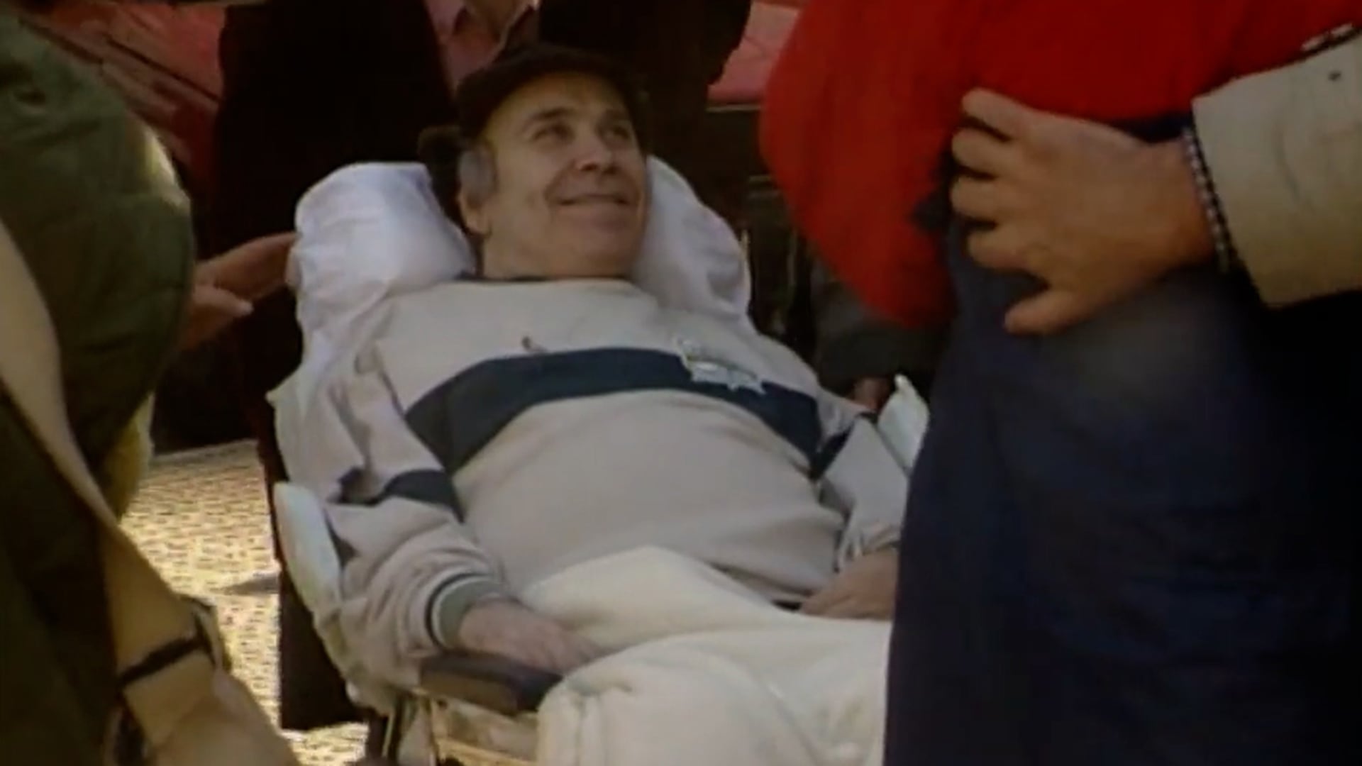 Con ayuda de sus amigos, Ramón asistía a las citas judiciales (Captura de TV)