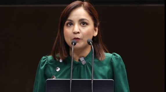 Iraís Reyes cuestiona reforma sobre doble nacionalidad.