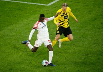 Moussa Niakhaté es uno de los pilares defensivos del Mainz 05 (Foto: Reuters)