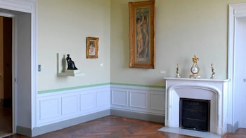 Nuevo robo en un museo en Francia: los ladrones se llevan cuatro cuadros de Renoir aprovechando un cambio de turno y pierden uno en la huida