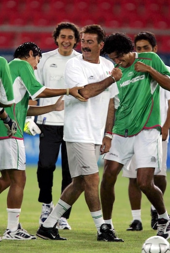 Además de criticar a Ochoa, el técnico alertó sobre el futuro del arco nacional.