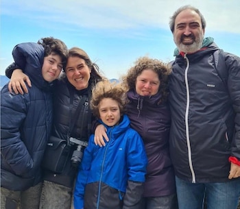 Malena Guinzburg, su hermana Soledad,