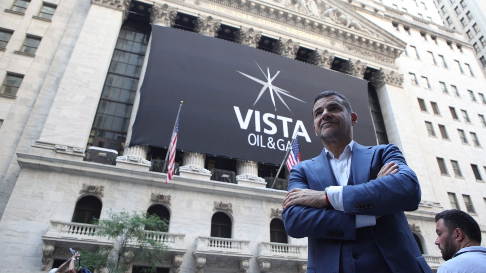 El fundador de la petrolera, frente al NYSE de Wall Street, donde la empresa cotiza