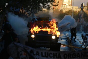 20/02/2021 Un vehículo de Carabineros incendiado durante las protestas sociales en Chile
POLITICA SUDAMÉRICA CHILE
JOSÉ FRANCISCO ZUÑIGA/ AGENCIAUNO