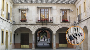 Transforman el edificio del siglo XVI de la Real Casa de Moneda de Sevilla en 10 apartamentos turísticos de lujo con precios desde 180 euros la noche