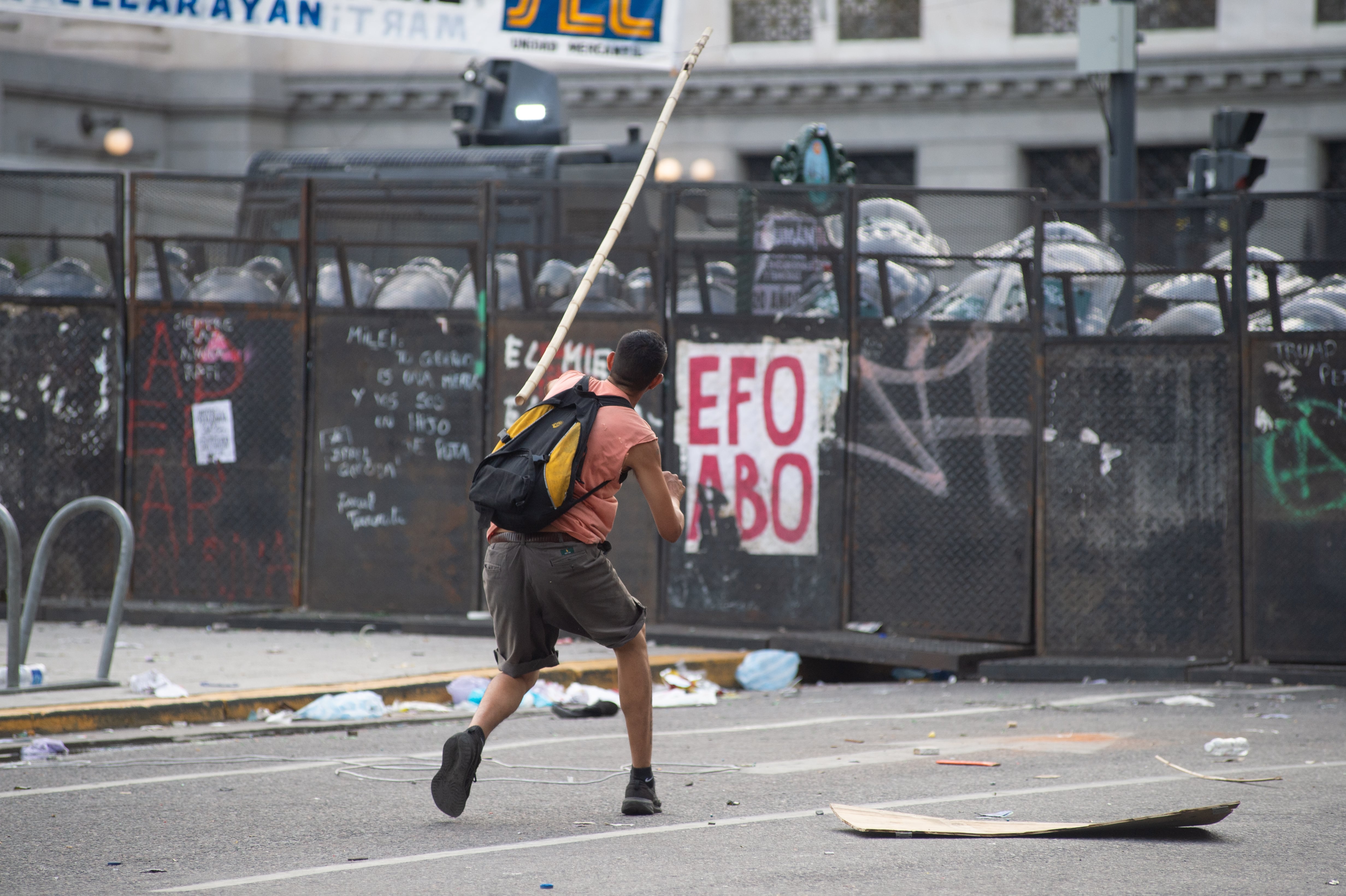 Incidentes en las inmediaciones del Congreso en rechazo a la Reforma Laboral (Jaime Olivos)