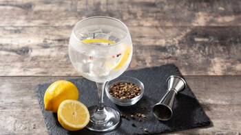 Cómo hacer el gin tonic perfecto: las proporciones clave y siete recetas para preparar en casa