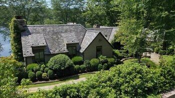 Una de las mansiones de