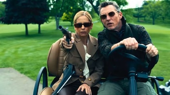 Sarah Michelle Gellar y Shawn Hatosy dan vida a los hermanos Danforth, principales cazadores de Grace y su hermana