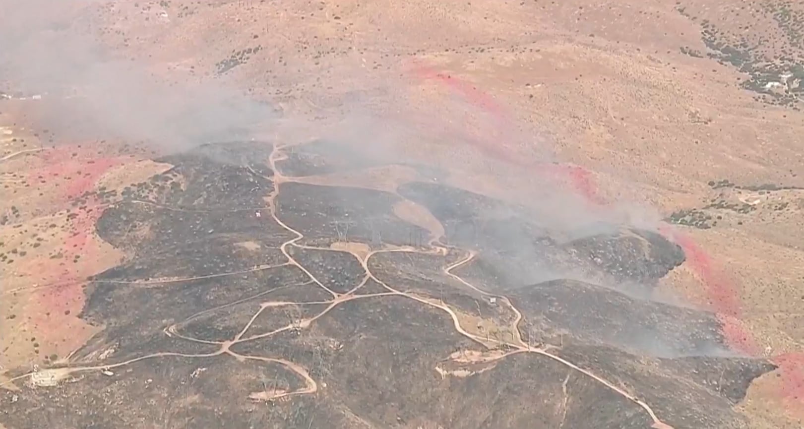 Todas las órdenes de evacuación por el Lemon Fire en Palmdale fueron levantadas y la oficina del sheriff del condado de Los Ángeles dio por terminada su respuesta de emergencia (NBC Los Angeles)