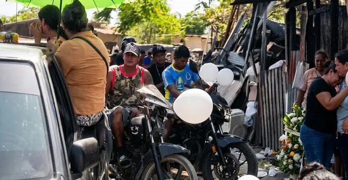 Los cuerpos fueron velados en una galera de los bordos de Esquipulas. (FOTO: Proceso HN)