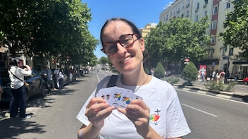 Águeda, una joven lesbiana y católica que ha viajado desde Valencia a Madrid para ver al papa León XIV: “Aún no nos sentimos acogidos al 100%, pero ser LGTBI no se elige”