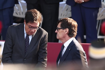 12/10/2026 El ministro para la Transformación Digital y la Función Pública, Óscar López (i), y el presidente de la Generalitat de Catalunya, Salvador Illa (d) durante el acto solemne de homenaje a la bandera nacional y desfile militar por el 12 de octubre, Día de la Hispanidad, en la Plaza de Cánovas del Castillo, a 12 de octubre de 2026, en Madrid (España). Los actos comienzan con el izado de bandera y van seguidos del homenaje a los que dieron la vida por el país. Posteriormente, comienzan los desfiles militares aéreos y terrestres. Alrededor de 4.400 integrantes de las Fuerzas Armadas, las Fuerzas y Cuerpos de Seguridad y distintas instituciones públicas civiles participan este año en el desfile presidido por los Reyes. El desfile aéreo ha contado con 50 aeronaves de caza, enseñanza y transporte, además de alrededor de 30 helicópteros. Por tierra han participado unos 144 vehículos y 39 motocicletas, además de unos 300 caballos y cinco perros pertenecientes a distintas unidades.
POLITICA
Eduardo Parra - Europa Press