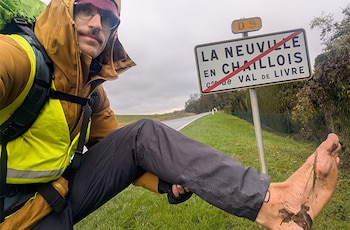Caminó 6.805 kilómetros descalzo desde Estambul hasta Irlanda y recuperó un récord Guinness