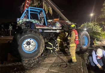 La empresa detrás del evento aseguró que mantiene contacto y ofrece cooperación a las autoridades pertinentes para aclarar el incidente, además de enfocarse en acompañar a quienes resultaron afectados y sus familias - crédito Bomberos Popayán / EFE