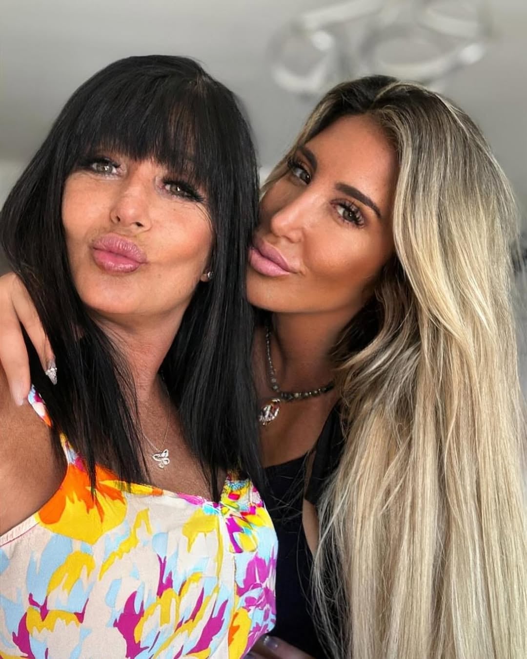 Ayelén Paleo y su madre, Elizabeth Rodrigo, quien estuvo 40 días presa acusada de formar parte de una red de trata