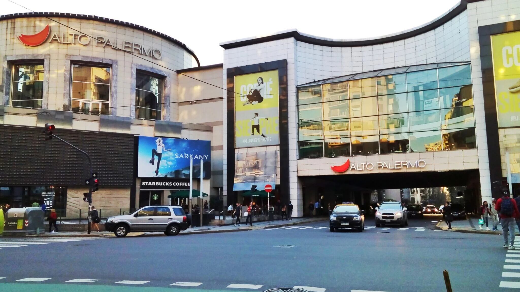 Luego de inaugurar el primer local en Vicente López, Decathlon avanzará en 2026 con otros dos predios en shoppings y uno será en Alto Palermo