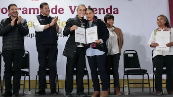 “Por la felicidad del pueblo de México”: Claudia Sheinbaum condona más de 500 créditos Fovissste en Puebla