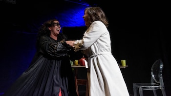 Obra de teatro "Oliva" + Dra Lucia Crivelli y Otros