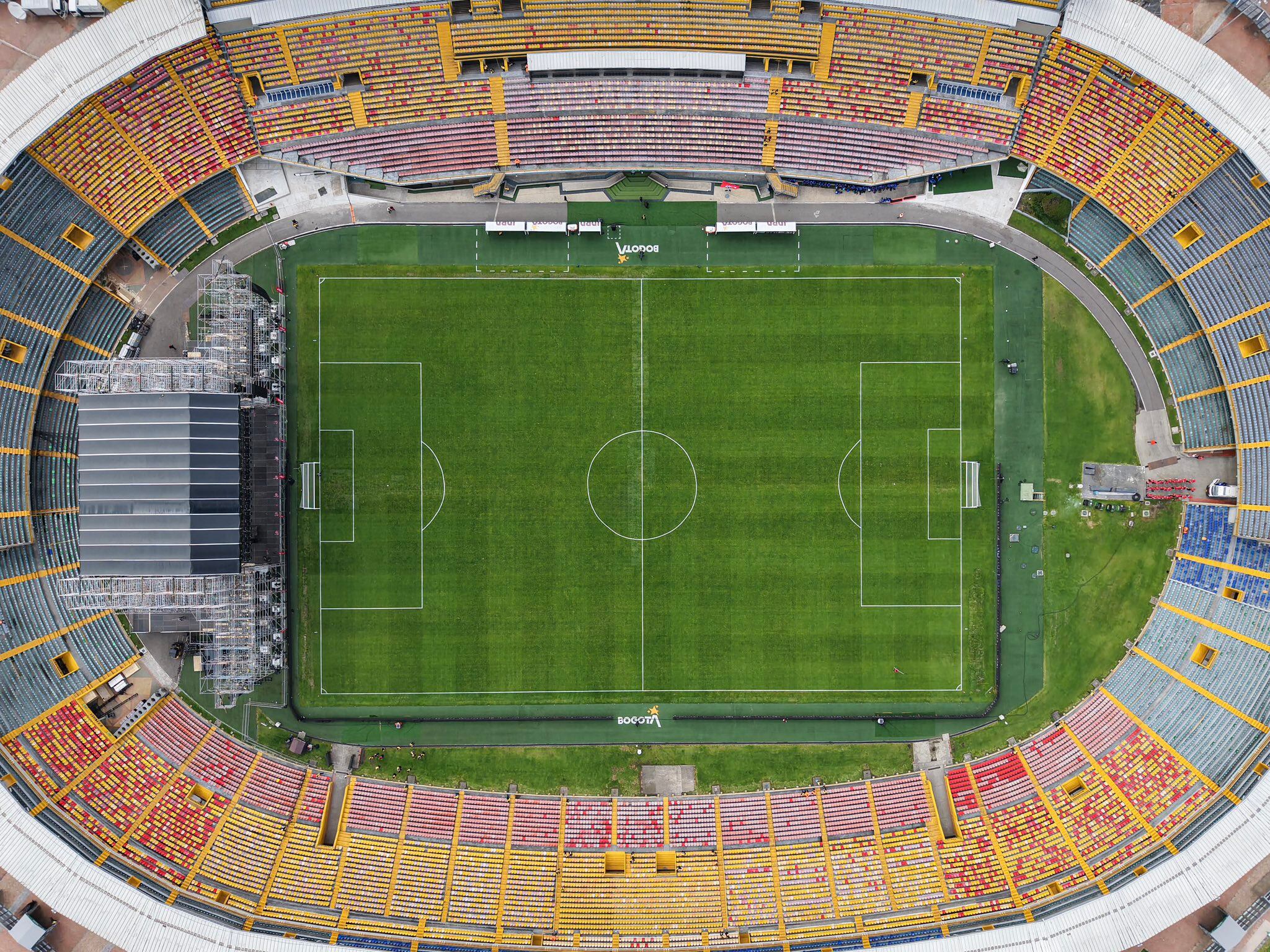 Debido al festival musical Megaland, el 29 de noviembre, la tribuna sur del estadio El Campín quedó deshabilitada para el partido Santa Fe vs. Tolima - crédito Santa Fe