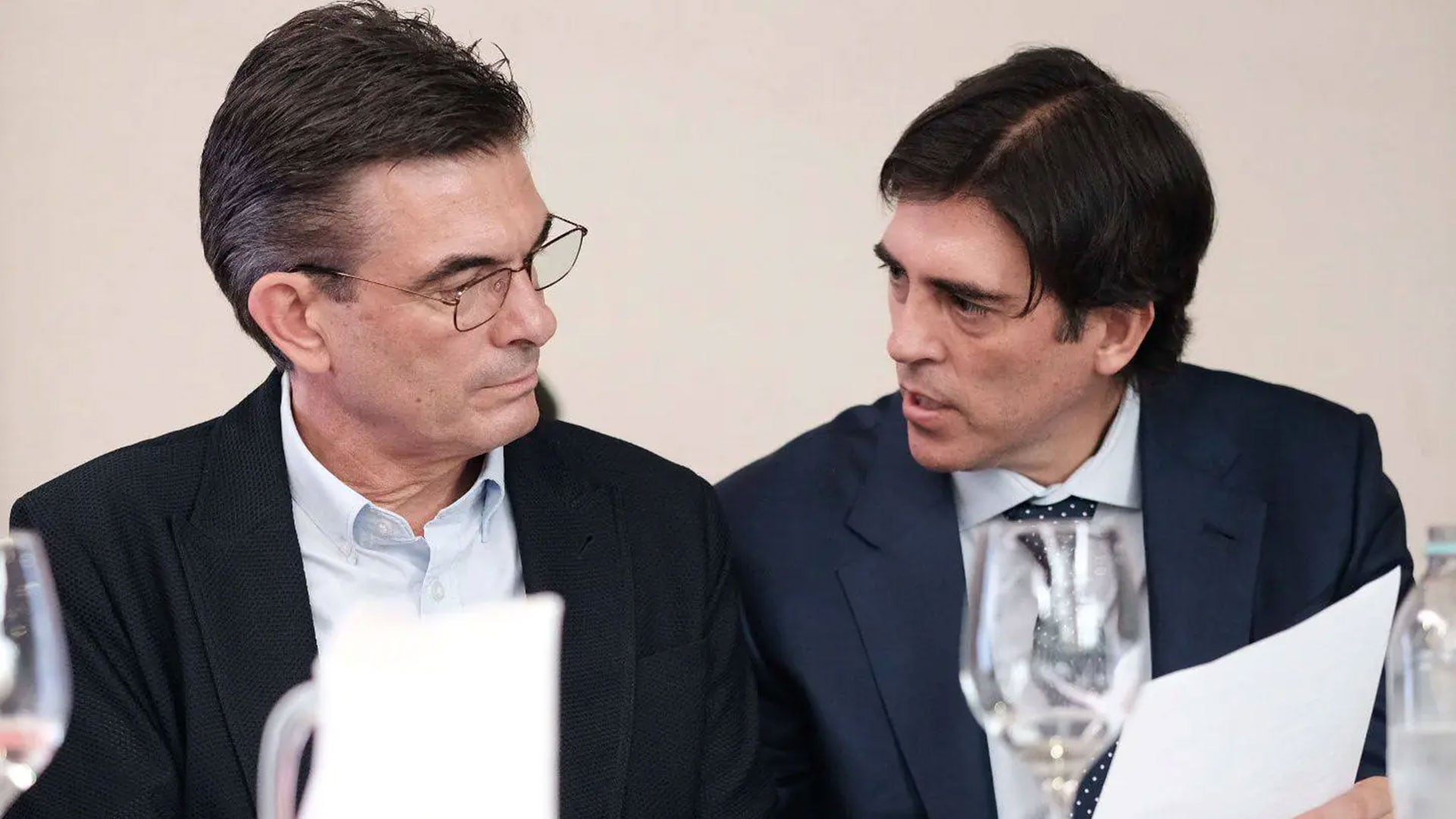El presidente Rodrigo Paz junto a su ministro de Obras Públicas de Bolivia, Mauricio Zamora